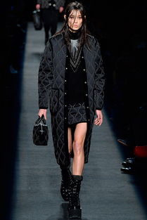 性感易逝,唯驕傲永存 亞歷山大 王 alexander wang 2015秋冬女裝秀,海報網(wǎng)帶你親臨2015秋冬紐約時裝周